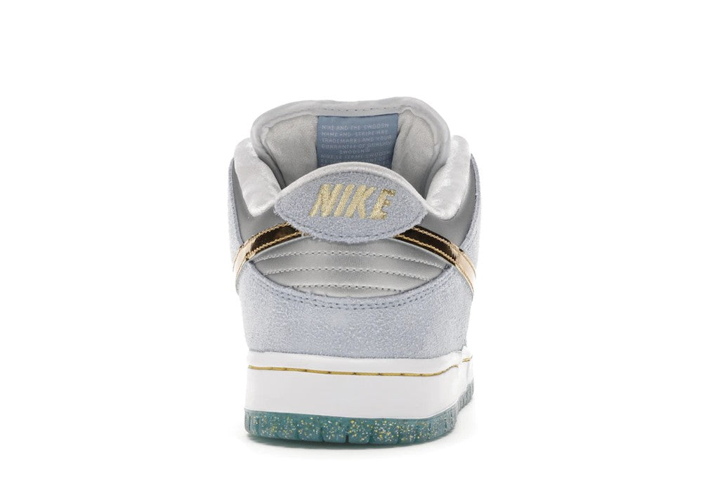 Nike SB Dunk Low Sean Cliver Trainers - product image from the listing.