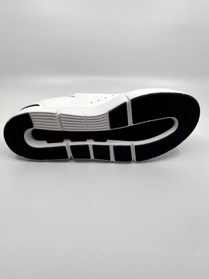 On The Roger Advantage White Midnight Lifestyle Trainers - product image from the listing.