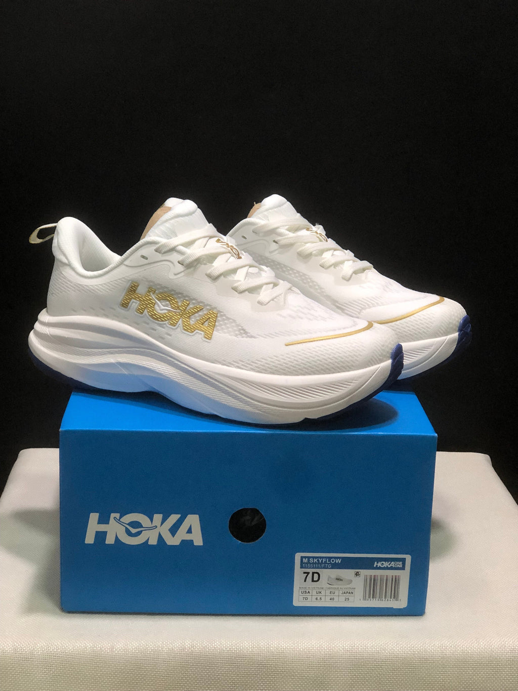 HOKA ONE ONE Skyflow Shoes for Running - product image from the listing.